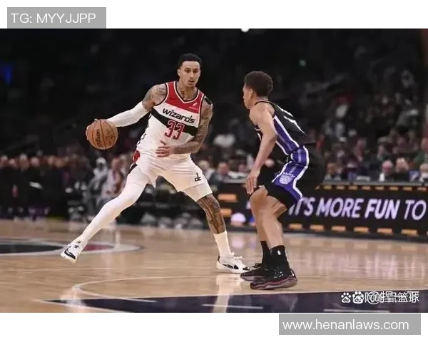 凯尔库兹马如何在NBA赛场上展现个人风采与团队合作精神