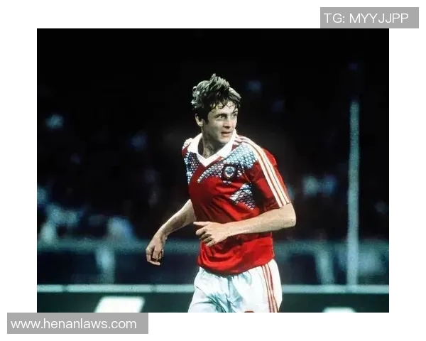 诺伊尔：从守门员到传奇的足球之路与不屈精神