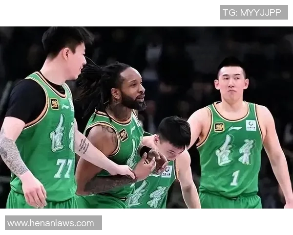 篮球明星局：聚焦球场传奇与未来之星的精彩对决与成长故事